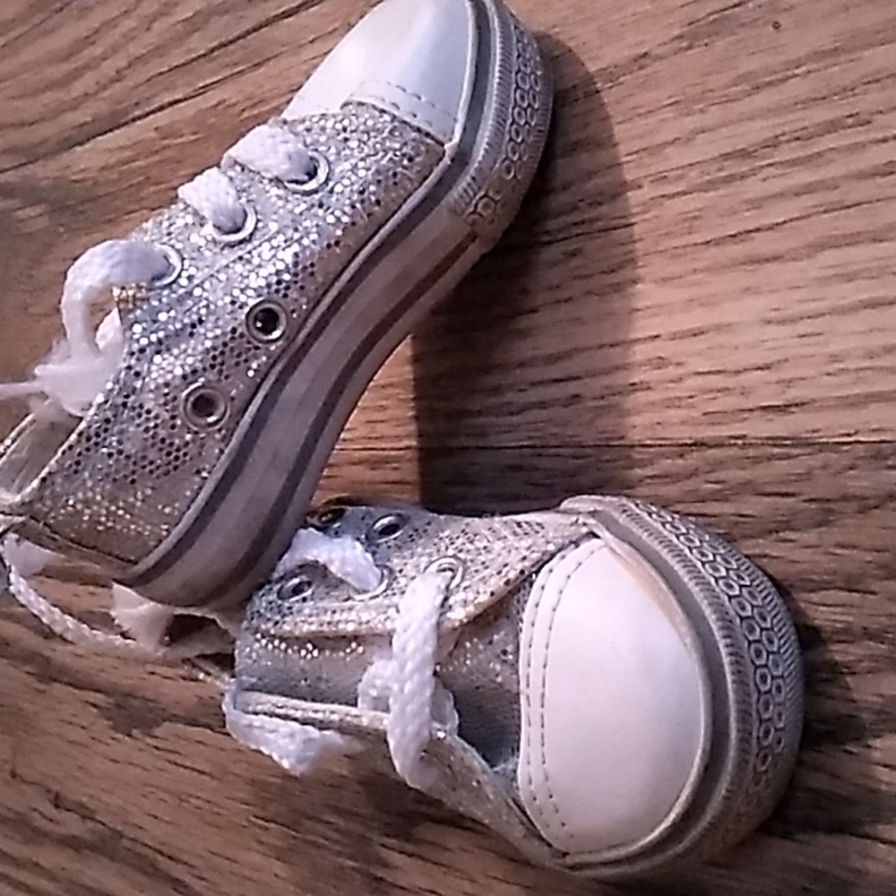 Silver tshoes